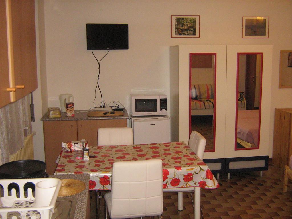 Flat In Milan 3 Apartment Room photo